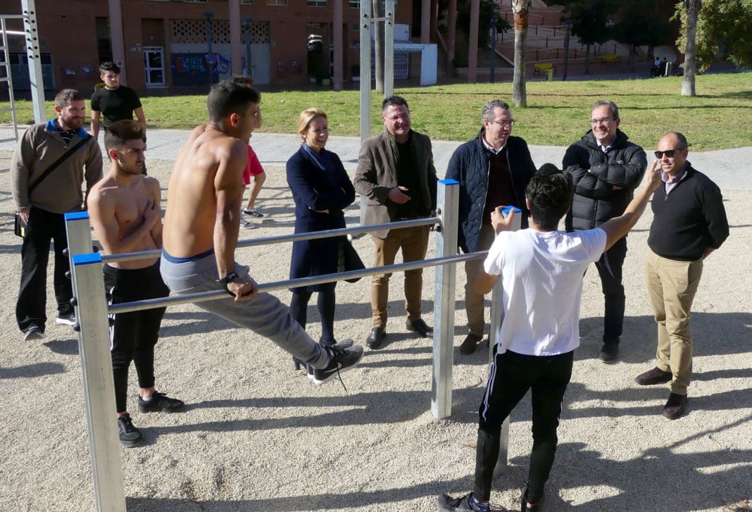 escena-urbana-calistenia