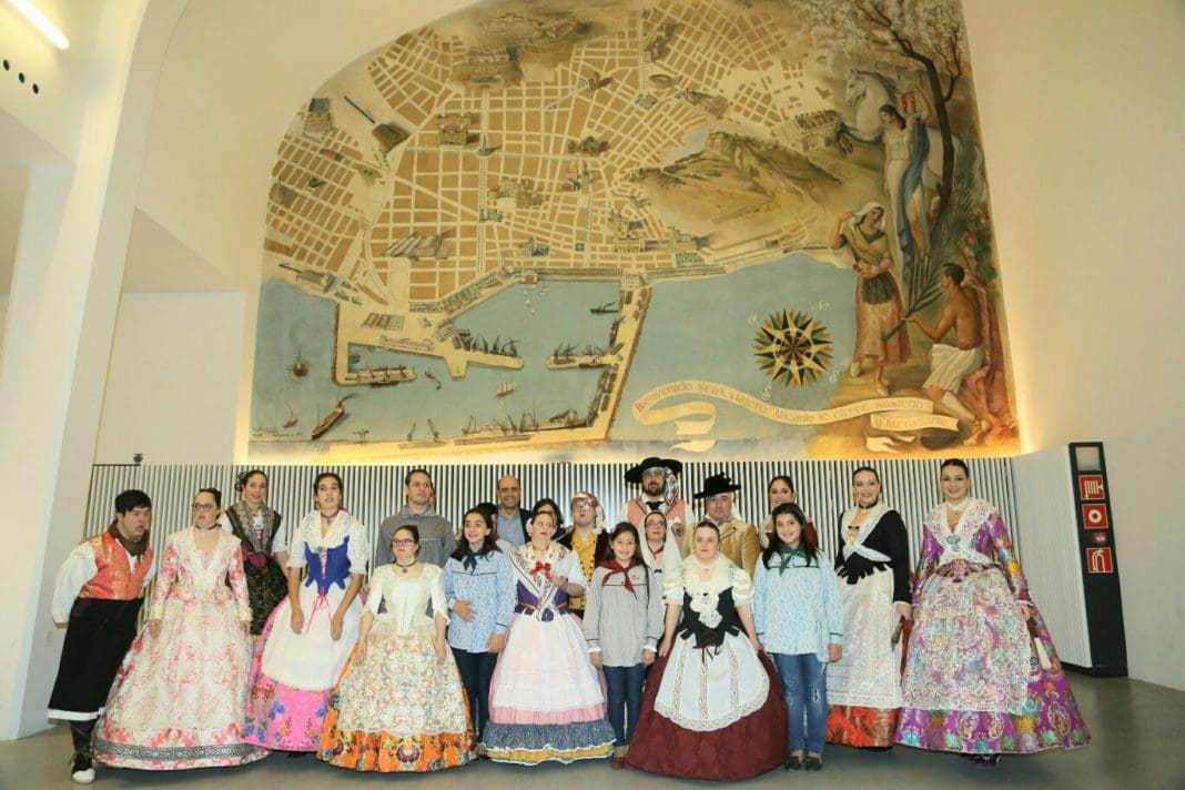 Pasarela solidaria Hogueras