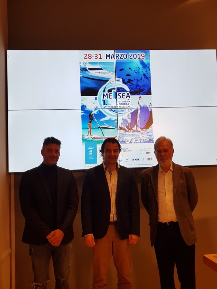 Dolón (en el centro) junto a Gisbert (barba) y a Delgado en la presentación del MEDSEA Costa Blanca/ Alex Ferrer.