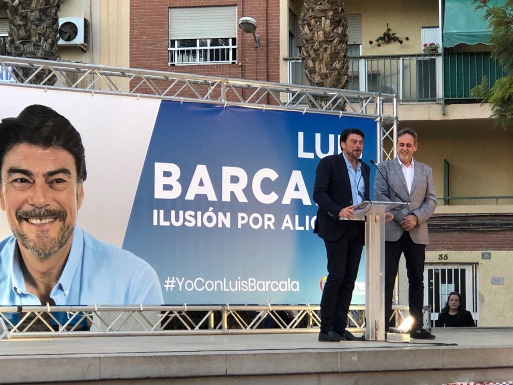 Barcala interviniendo en su mitin en la Florida junto a Manolo Jiménez / Populares Alicante