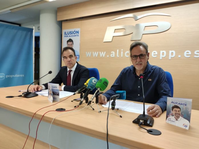 Antonio Peral y Manuel Jiménez en la rueda de prensa / Populares Alicante