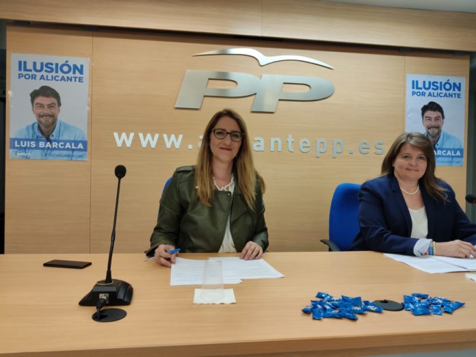 Llopis y de España en la presentación de las propuestas del PP / Populares Alicante