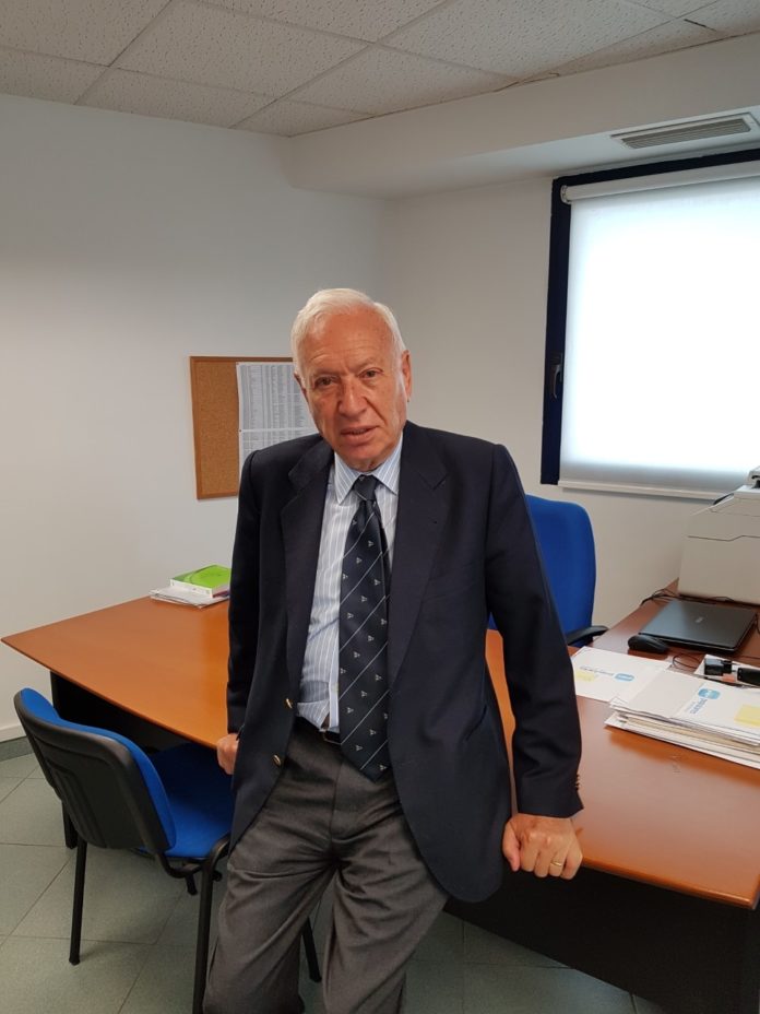 José Manuel García Margallo posando en la entrevista / Alex Ferrer