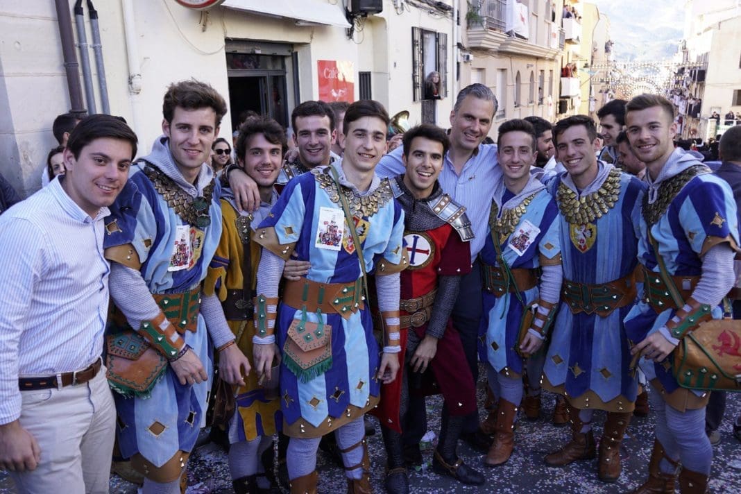 Javier Ortega Smith en la Fiesta de Morros y Cristianos de Alcoy/ @Ortega_Smith