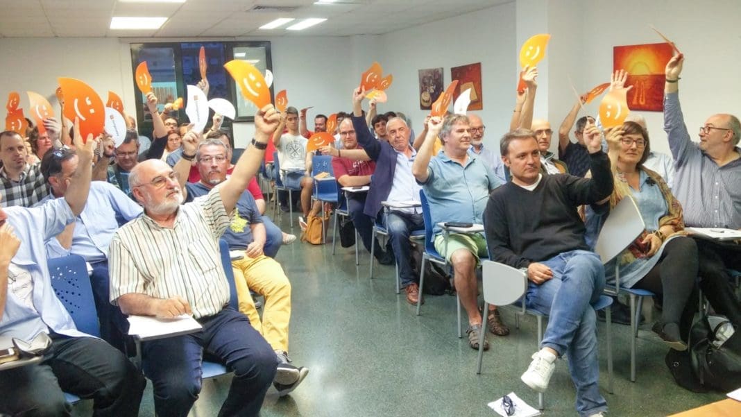 Bellido y Tirado encabezando la votación por unanimidad / Compromís Alacant