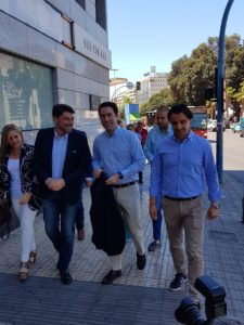 García Egea llegando a la sede del PP de Alicante junto a Barcala, Dolón y Ortiz /Alex Ferrer