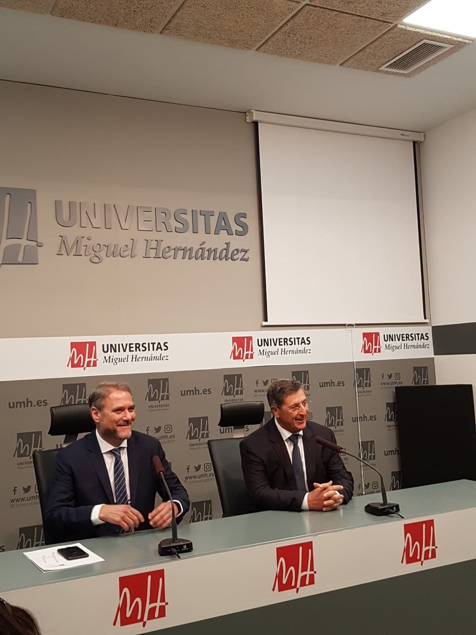 Juanjo Ruiz interviniendo en la rueda de prensa junto a Jesús Tadeo Pastor / Alex