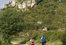 La Costa Blanca seduce a cicloturistas y senderistas neerlandeses con rutas y clima todo el año Imagen de dos personas practicando cicloturismo en la provincia alicantina / Diputación de Alicante