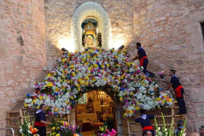 La ofrenda floral a la Virgen de Loreto / Diario Información