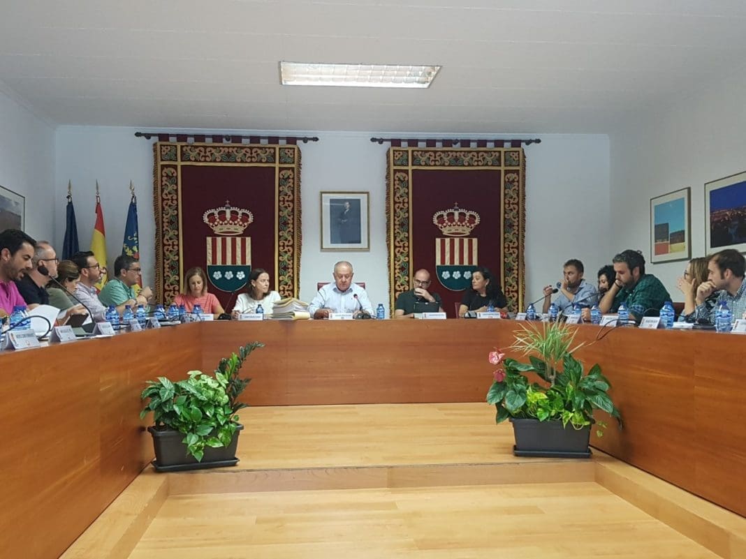 Imagen del pleno de septiembre presidido por el alcalde de Mutxamel, Sebastián Cañadas / Alex Ferrer