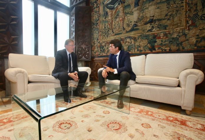 Carlos Mazón durante su reunión con Ximo Puig