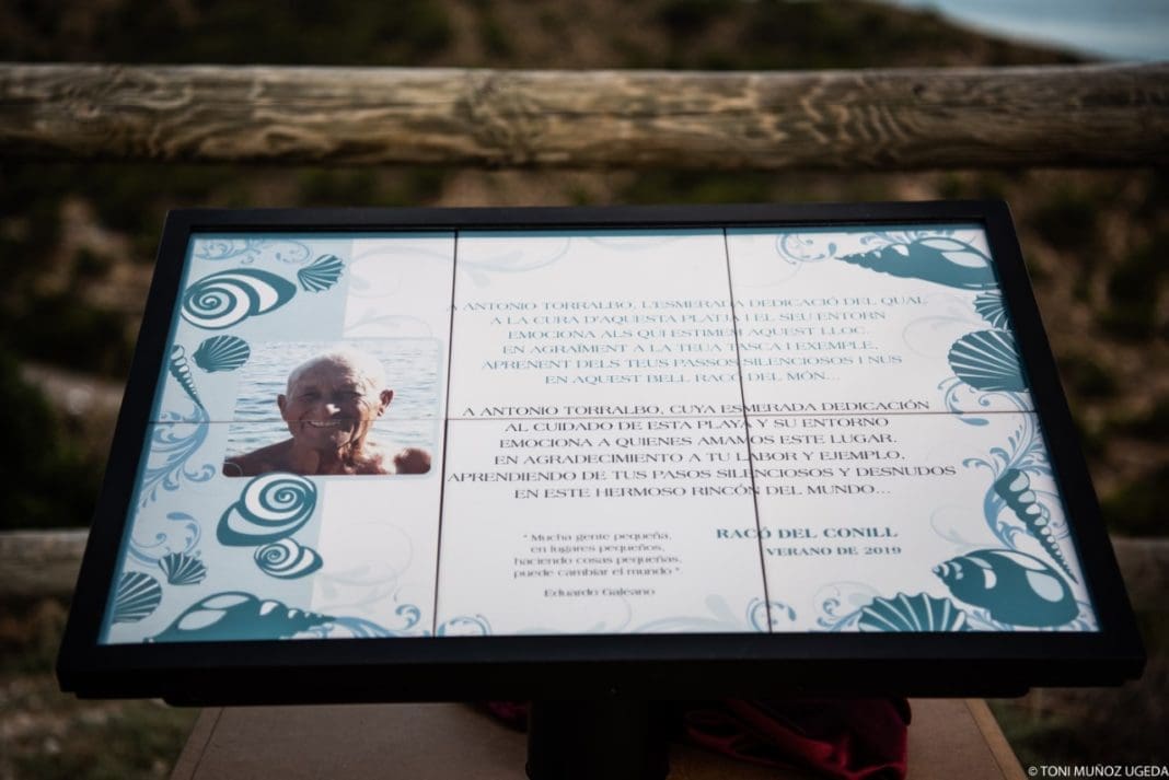 Placa de homenaje a Antonio Torralbo / Ayuntamiento de Vilajoyosa