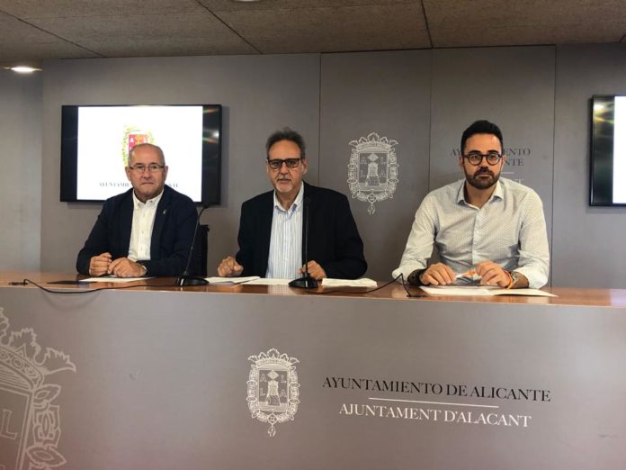 osé Ramón González, Manuel Jiménez y Adrián Santos durante la rueda de prensa / Ayuntamiento de Alicante