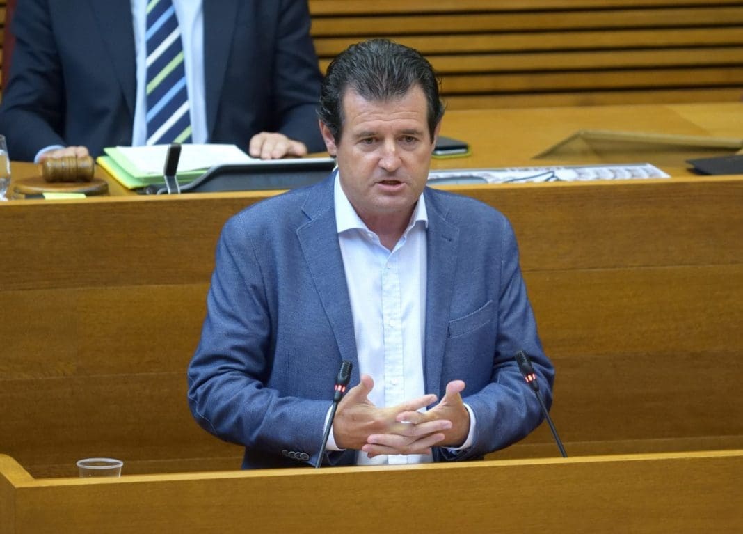 José Císcar interviniendo en Les Corts / PP Alicante
