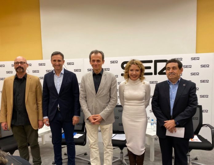 Txema Guijarro, Cesar Sánchez, Pedro Duque, Marta Martín y Manuel Mestre en el debate de la Ser para el 10-N.