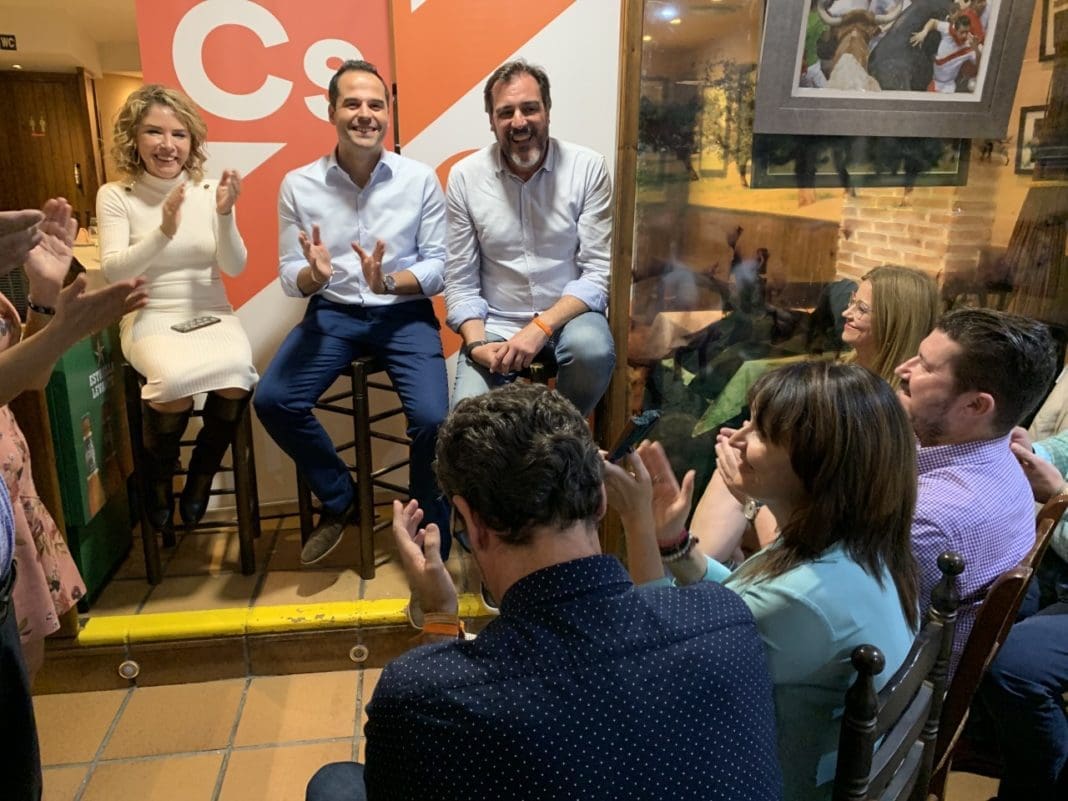 Ignacio Aguado junto a Marta Martín y Juan Ignacio López-Bas en su 