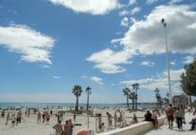 Fallece un hombre de 76 años tras sufrir una parada cardiorrespiratoria en la playa de Los Náufragos de Torrevieja