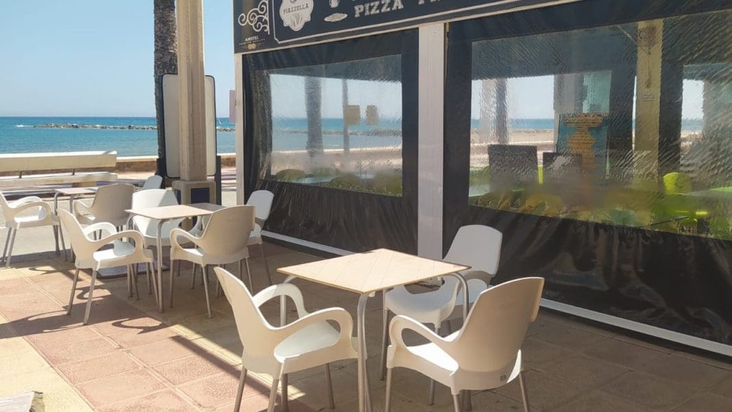 Terraza aislada en un negocio hostelero de la provincia de Alicante
