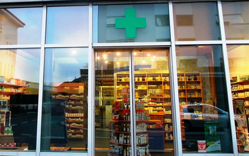 Puerta de una farmacia
