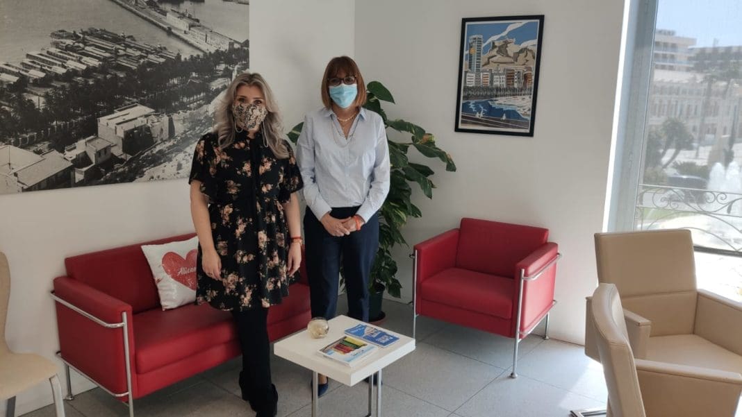 Mari Carmen Sánchez, vicealcaldesa de Alicante, y Mercé Pairó, concejala de El Campello
