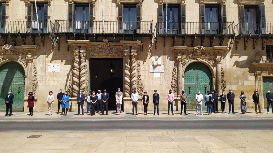 Minuto silencio en Alicante por mujer asesinada en Sagunto