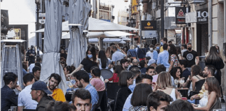 Imagen de las terrazas de la calle Castaños de Alicante