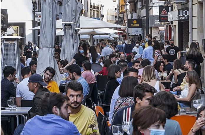 Imatge de les terrasses del carrer Castaños d'Alacant