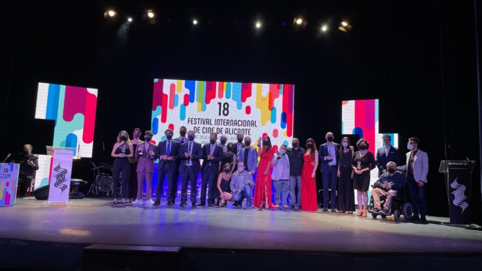 Imatge de tots els premiats de l'18è Festival de Cinema d'Alacant