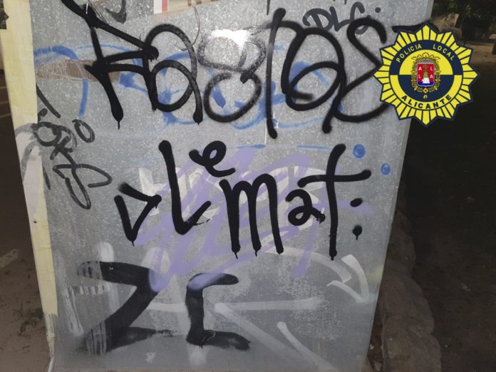 Grafiti en la torre eléctrica de La Albufereta