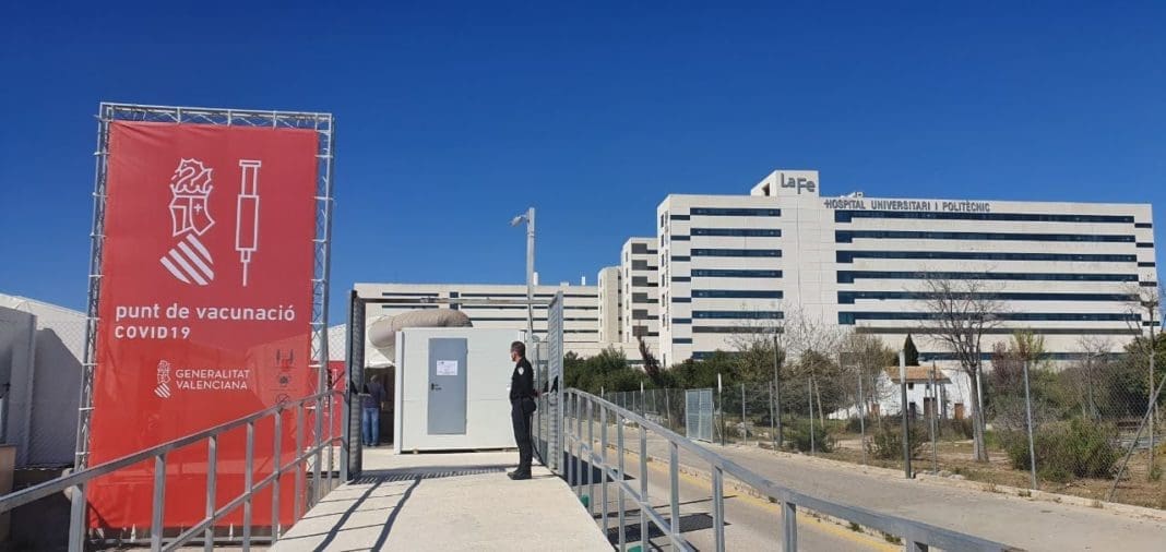 Entrada de vacunación del Hospital La Fe de Valencia