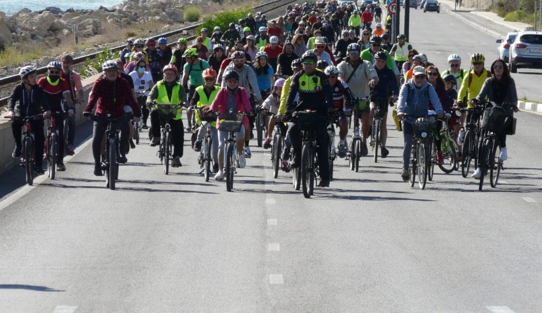 Ciclistas alicantinos. | Imagen de Alacant en Bici