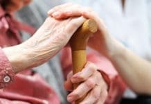 Confirman la absolución de una cuidadora acusada de saquear las cuentas de una anciana