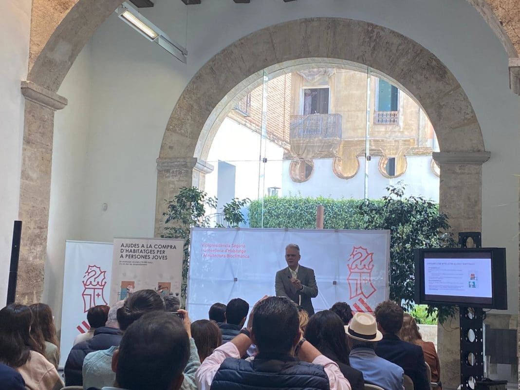 Hector Illueca en la rueda de prensa