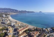 l’Alfàs del Pi prepara el dispositivo de la playa del Albir para Semana Santa con socorrismo, hamacas y refuerzo policial