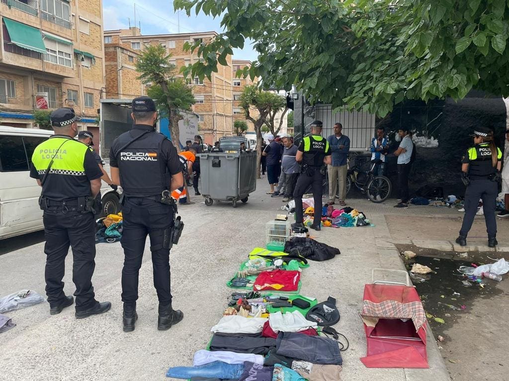 Mercadillo calle Cuarzo, Colonia Requena