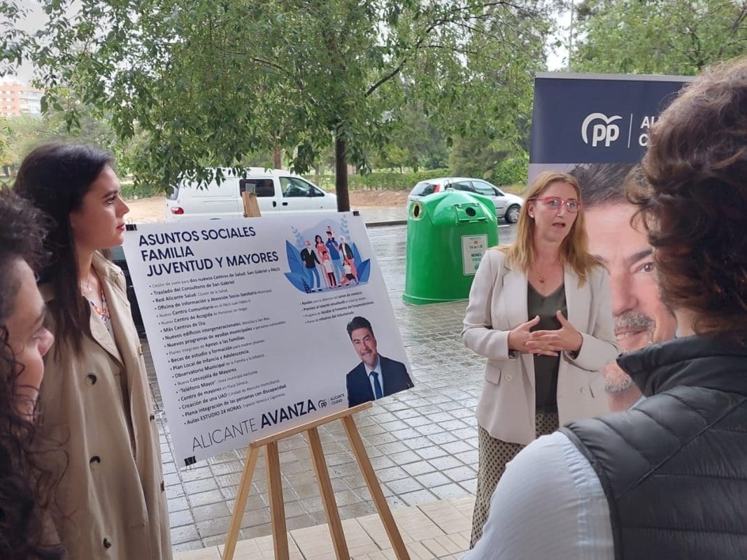 Mari Carmen De España y Nayma Beldjilali (1)