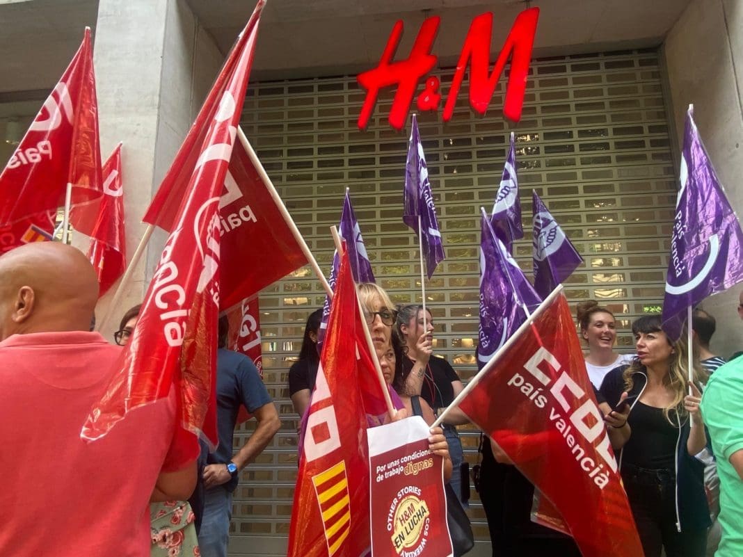 Trabajadores de València en uno de los momentos de la concentración/ VSM