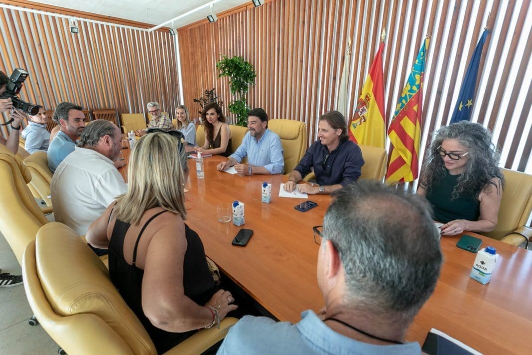 Reunión del alcalde de Alicante y demás concejales con asociaciones del sector hostelero y turístico de la ciudad el pasado viernes 14 de julio