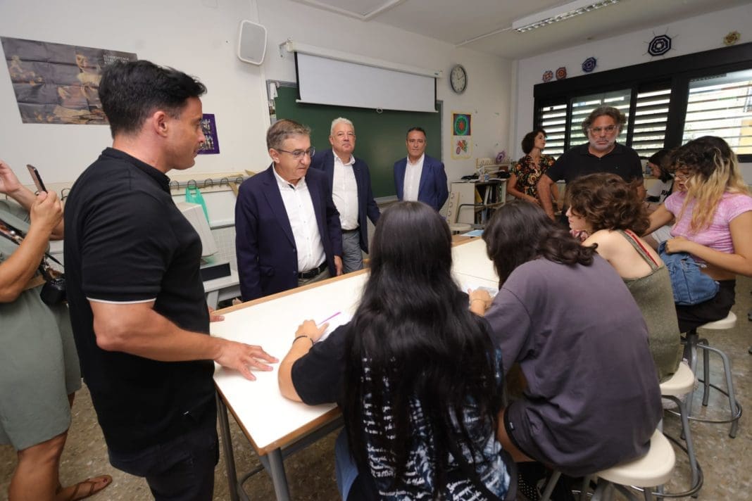 Visita del conseller de Educación a un centro en el inicio del curso escolar/ GVA