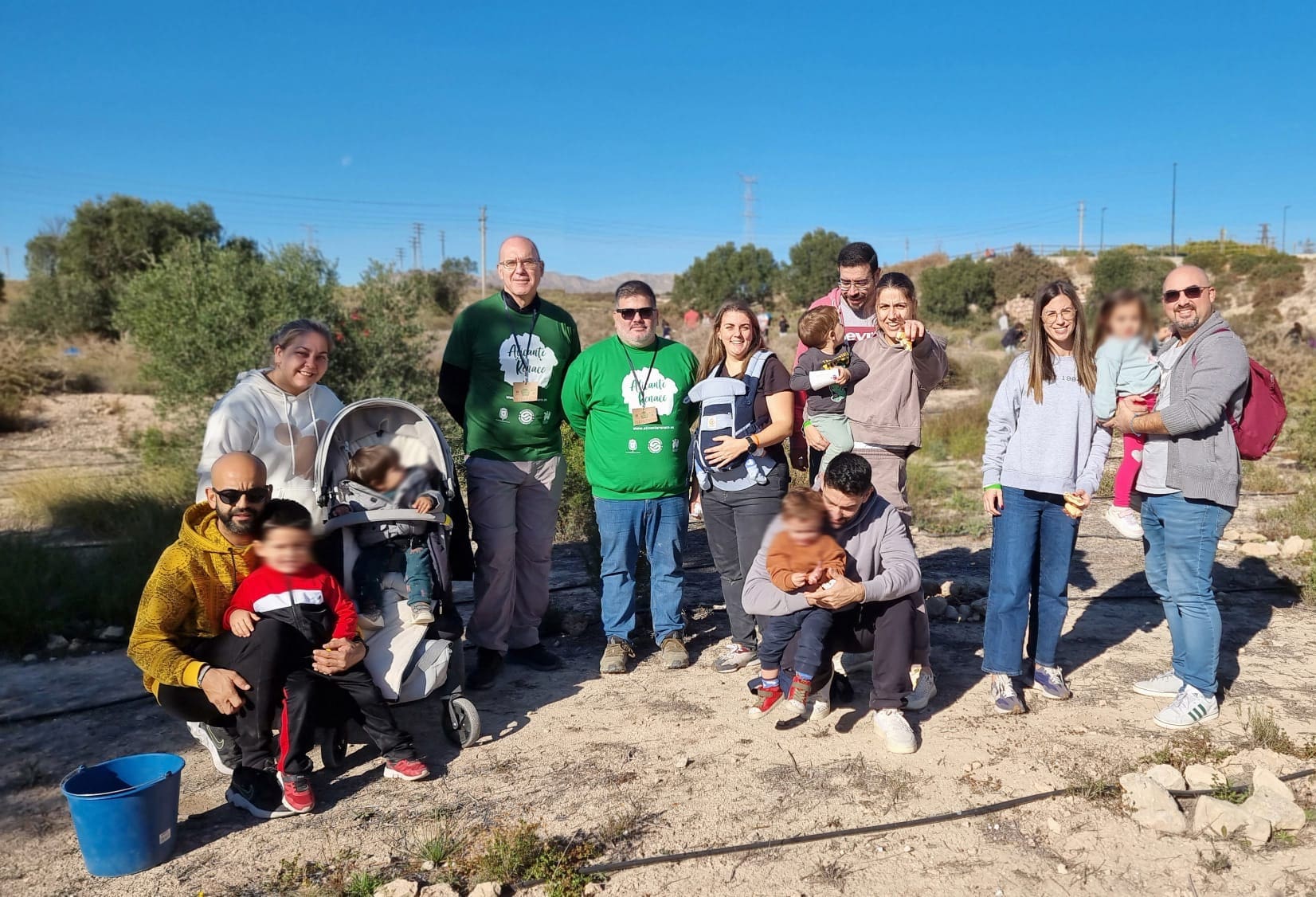 Más de 400 voluntarios de San Gabriel reforestan la sierra del Porquet