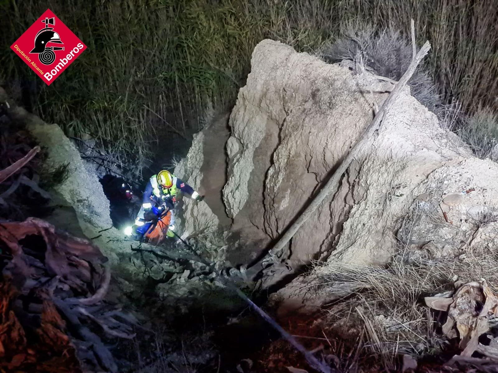 Rescatan a un senderista herido tras caer al fondo de un barranco en ...