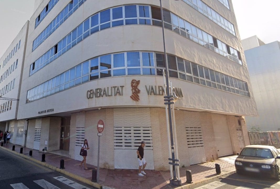 30/08/2023 Imagen de archivo de los juzgados de Torrevieja (Alicante). POLITICA GOOGLE MAPS