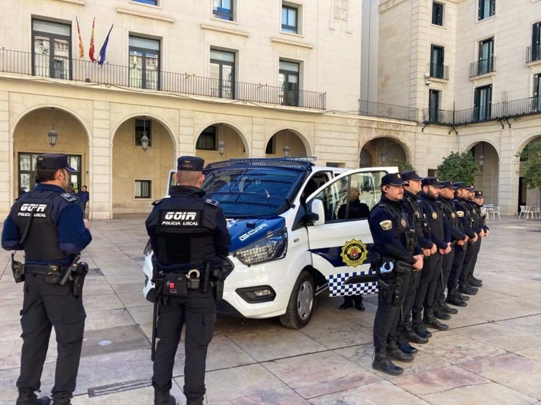agentes de la Policía Local de Alicante.