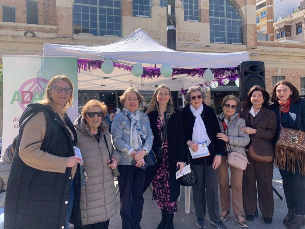 15/03/2025 Alicante.- La ciudad celebra el Día Mundial de los Derechos de las Personas Consumidoras con diversas actividades. El Ayuntamiento de Alicante ha celebrado este sábado el Día Mundial de los Derechos de la Personas Consumidoras con actividades, talleres y una feria en la plaza del Mercado Central en la que han participado con carpas informativas la Oficina Municipal de Información al Consumidor (OMIC), el Centro Educativo de Recursos de Consumo (CERCA), la Junta Arbitral de Consumo y las Asociaciones de Consumidores. POLITICA AYTO ALICANTE