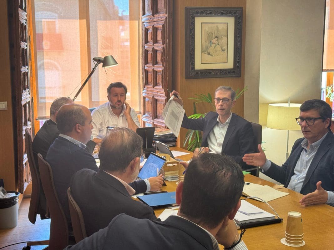 alcalde elche, pablo ruz, secretario vivienda de gva, sebastián fernández