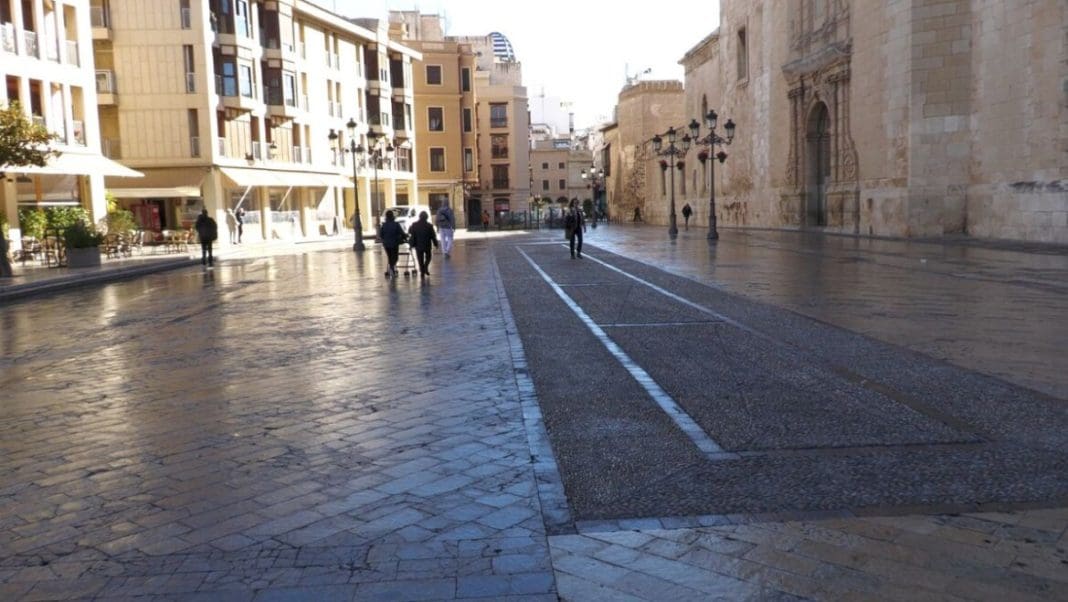 Plaza del Congreso Eucarístico acoge el desfile de candidatas a Reinas y Damas de las Fiestas