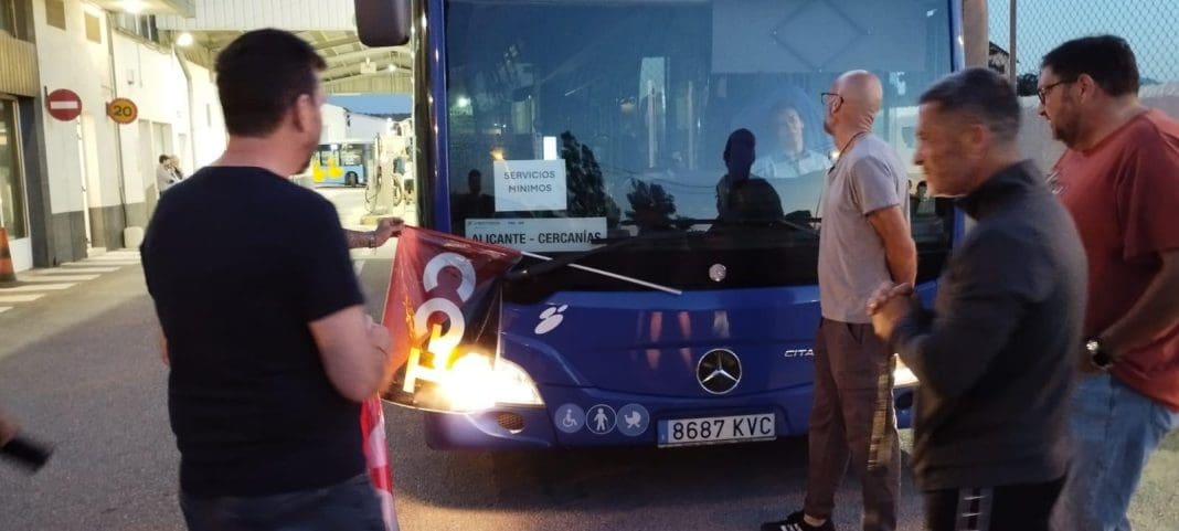Huelga en La Alcoyana autobuses interurbanos