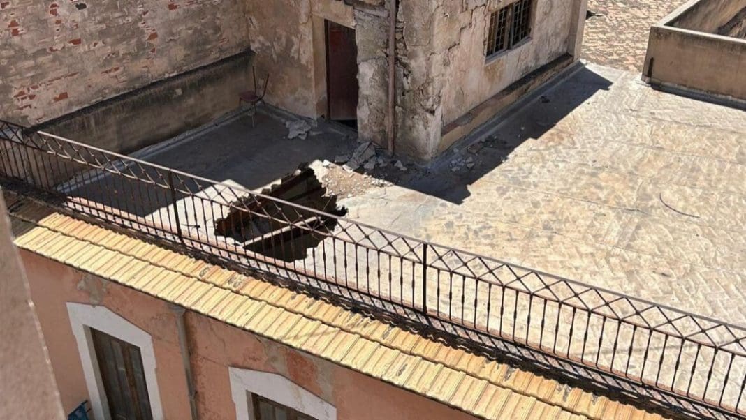 edificio antigua banca peral elche