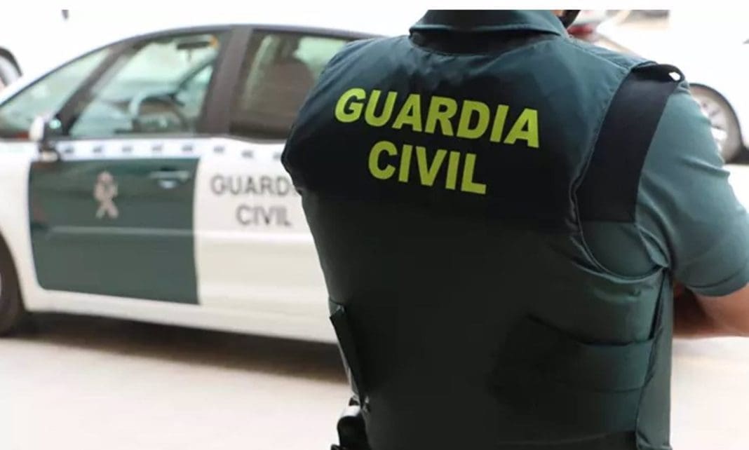 24/11/2024 Un agente de la Guardia Civil de espaldas en imagen de archivo. POLITICA GUARDIA CIVIL