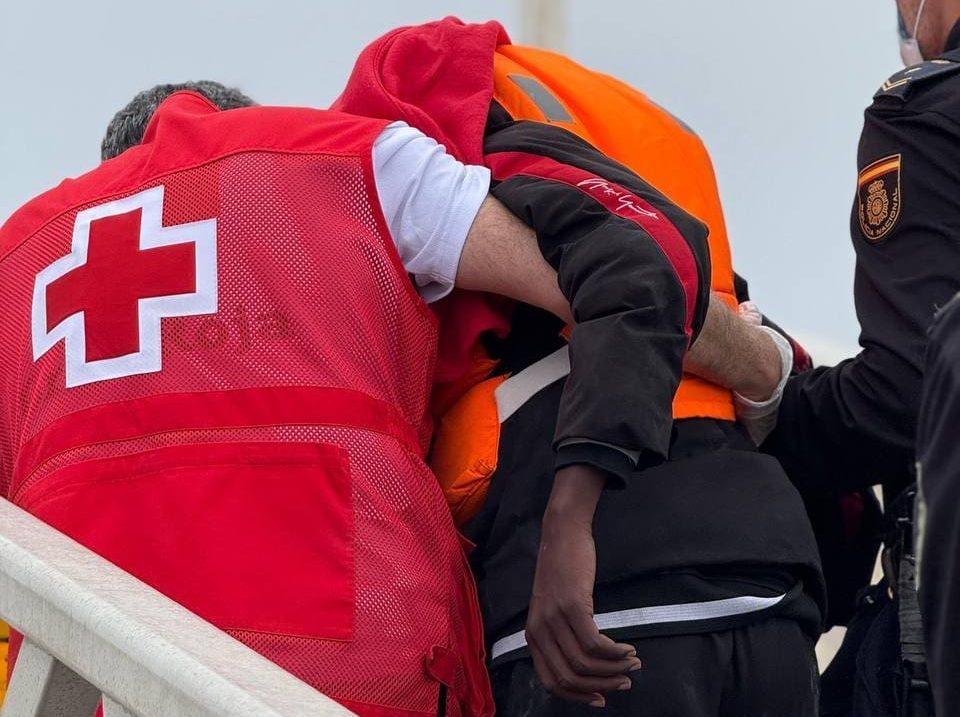 ERIE CRUZ ROJA Puerto Alicante patera en Jávea